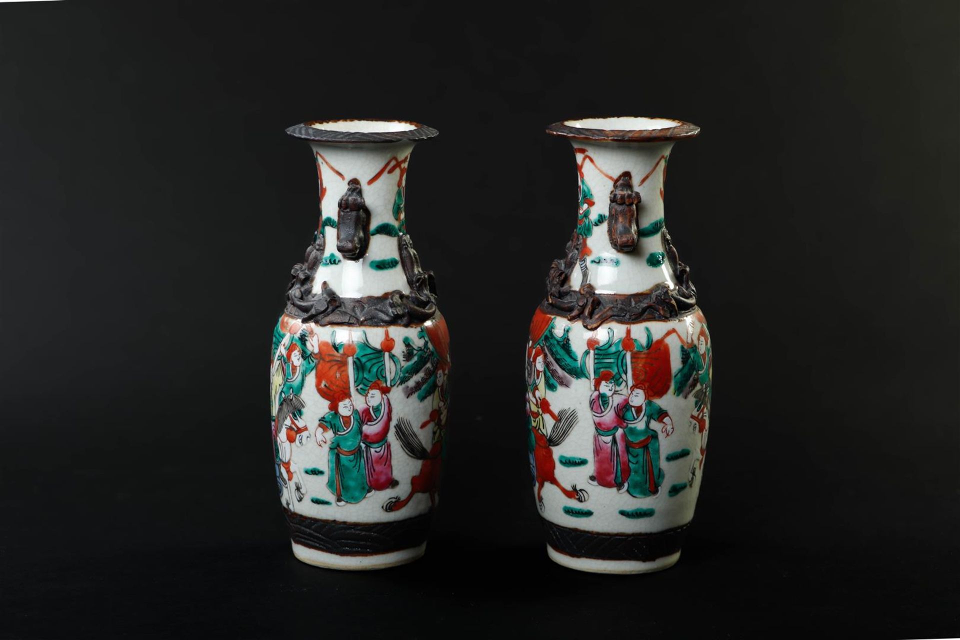 A pair of Nanking earthenware vases decorated with various figures. China, 19th century.
H. 25 cm. - Image 4 of 6