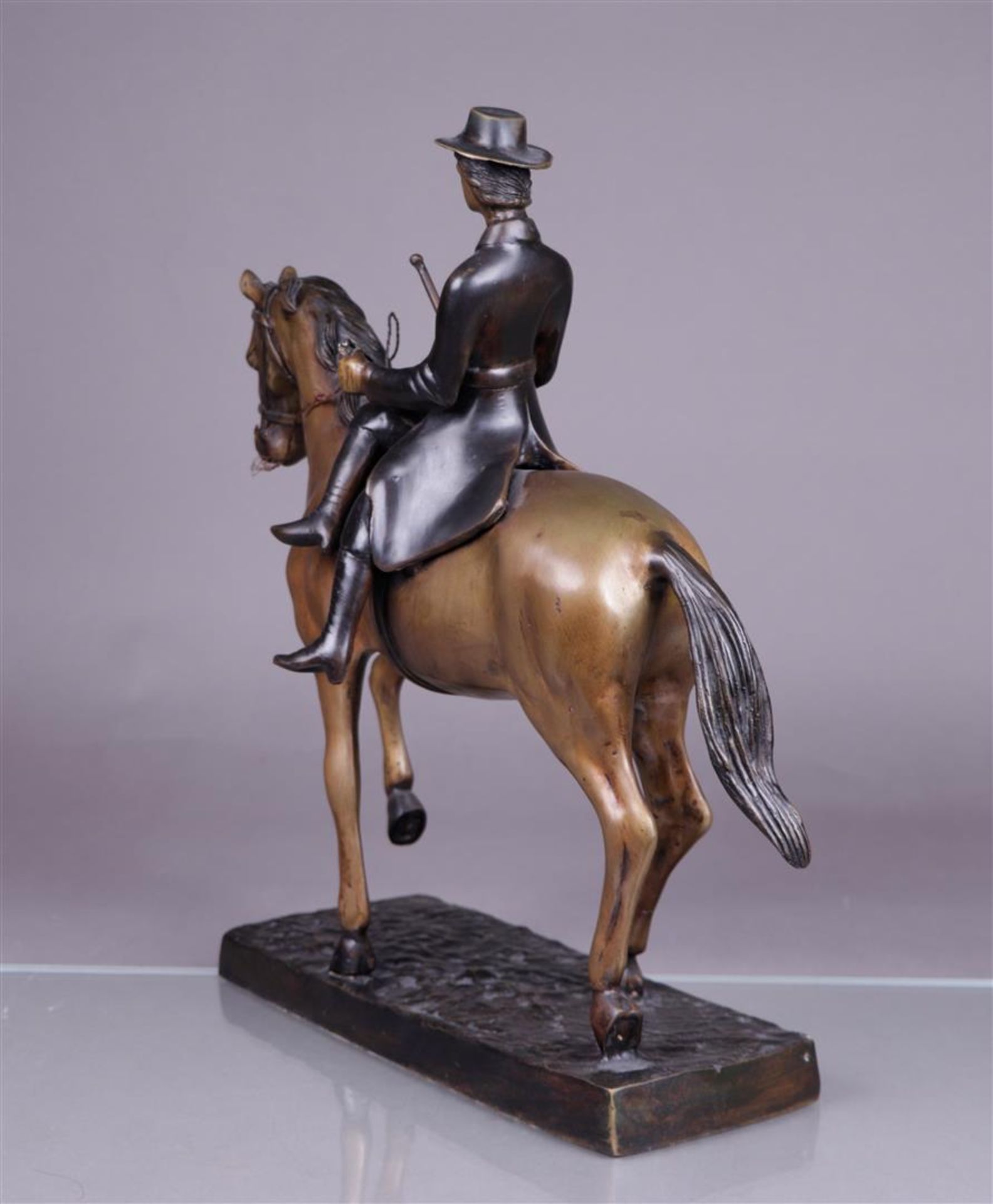 A bronze of an amazon on horseback, 20th century.
H.: 45 cm. - Image 3 of 3