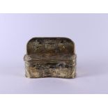 A copper tinder box with lid, Friesland, 19th century.
20 x 26 x 10 cm.