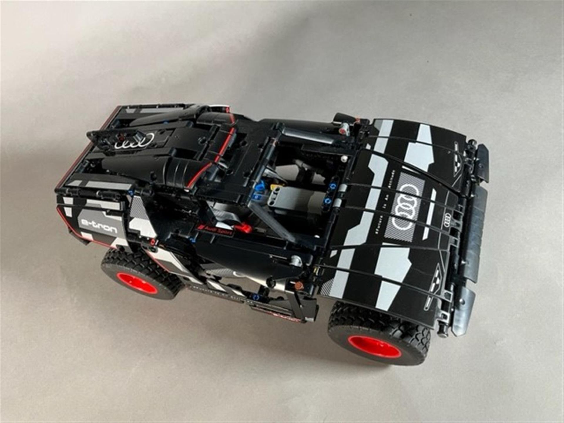 Lego - Technic - 42160 - Car Audi RS Q e-tron - 2000 - present. - Bild 4 aus 6