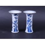 A set of two porcelain cup vases with floral decor in beds. China, Kangxi.
H. 14 cm.