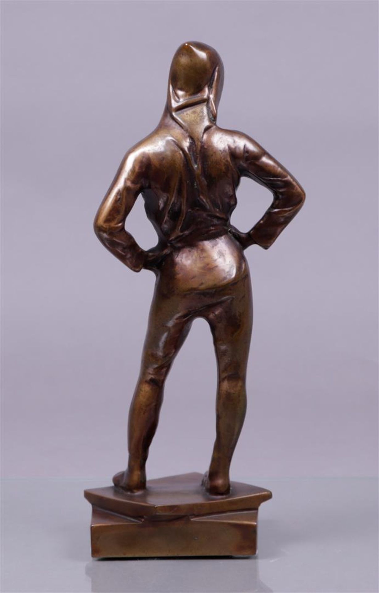 After Constatin Meunier (1831-1905), Pouch bearer. In bronze.
H.: 33 cm. - Image 2 of 2