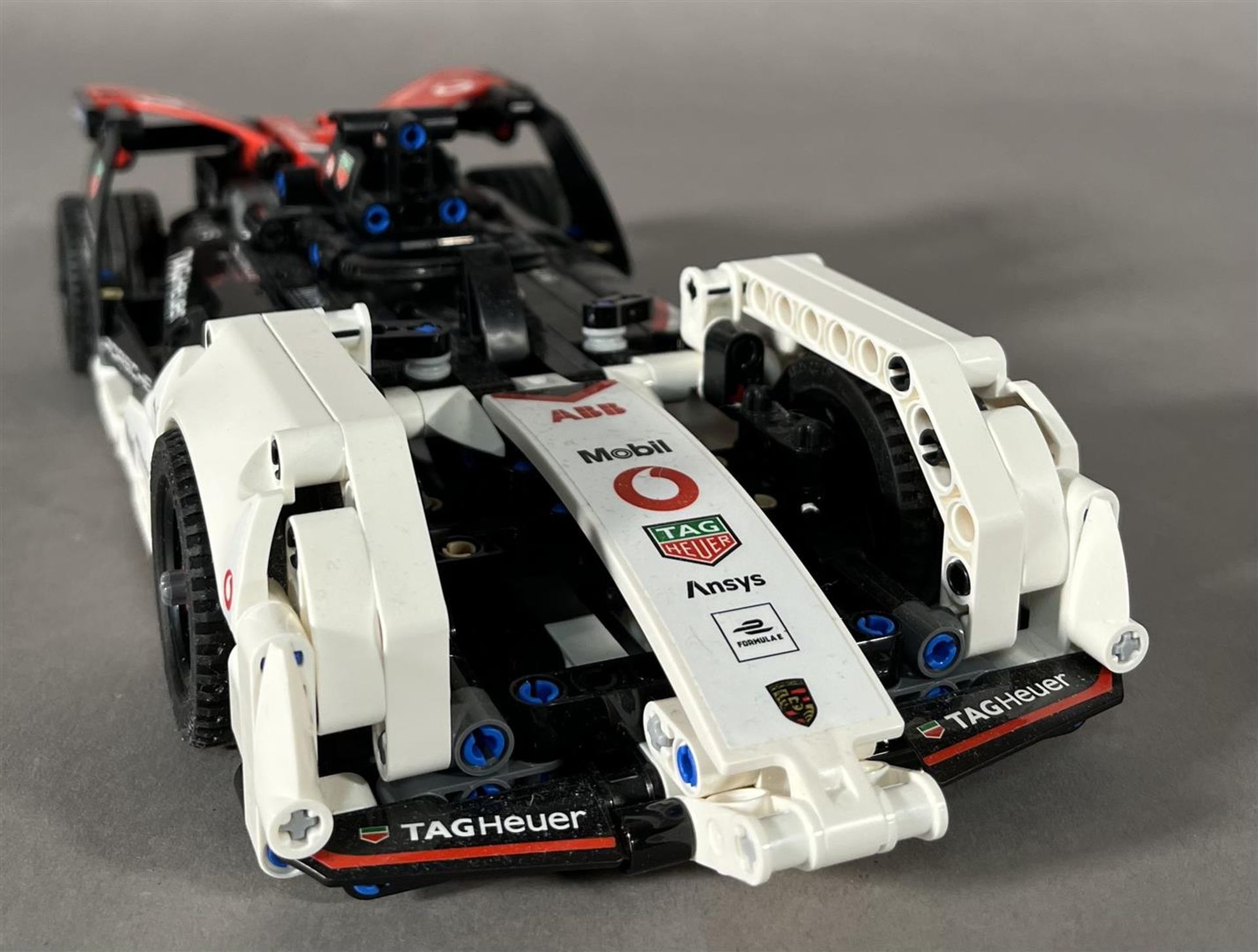 LEGO Technic Formula E Porsche 99X Electric - 42137 - Bild 2 aus 4