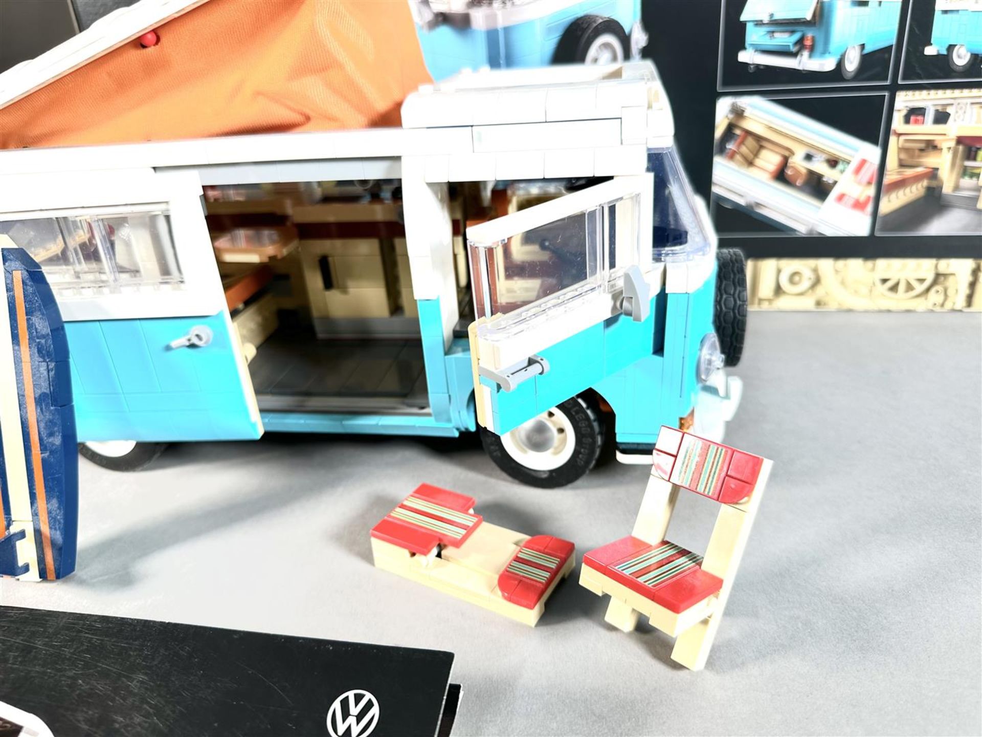 LEGO Volkswagen T2 Camper Van 10279 - Bild 2 aus 2