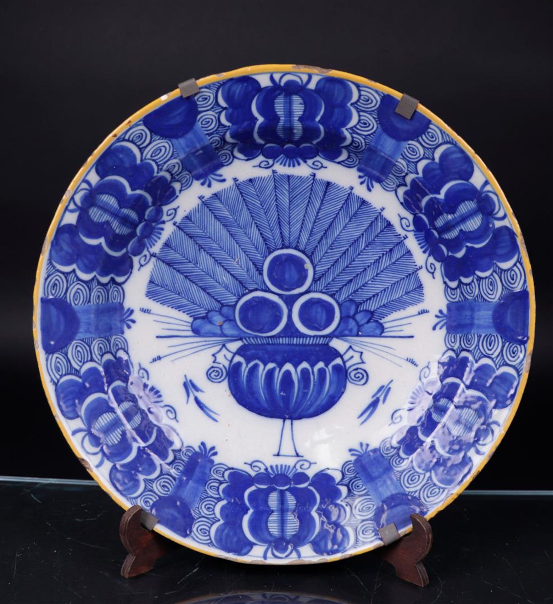 A lot consisting of (6) 18th century Delft so-called Peacock dishes.
Diam.: 35 cm. - Image 2 of 3