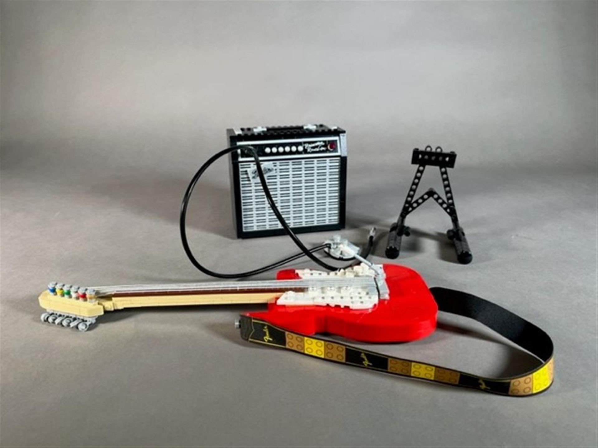 Lego - Ideas - 21329 - LEGO Fender Stratocaster - 2020 - Image 3 of 4