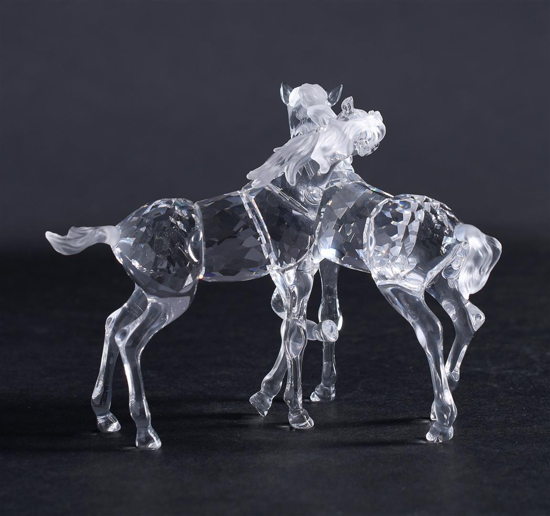 Swarovski, Foals, Year of issue 2003, 627637. Includes original box.
11,9 x 9,2 cm. - Image 3 of 5