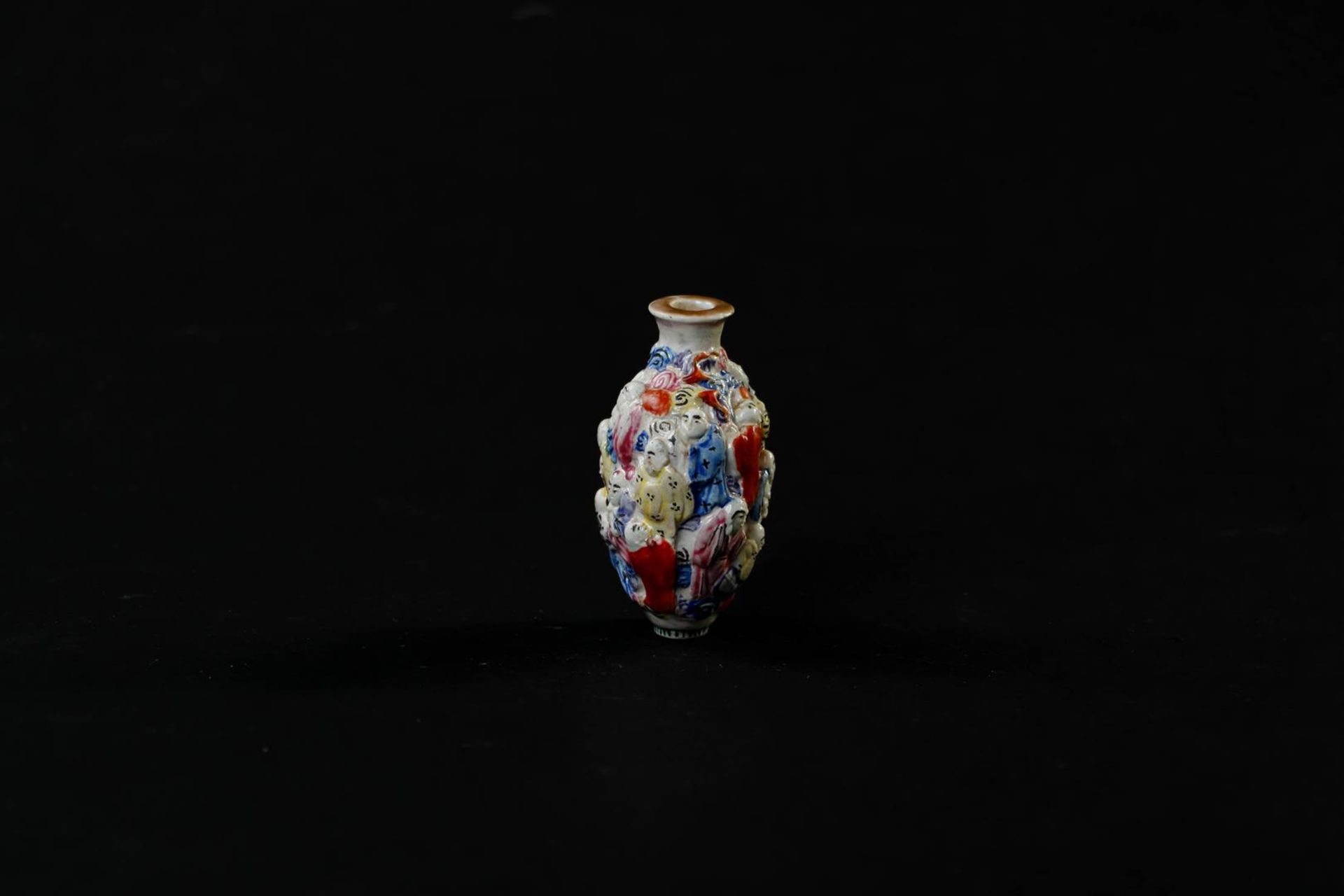 A porcelain snuff bottle famille rose / polychrome relief decor philosophers, bottom four-mark Qianl - Image 4 of 6