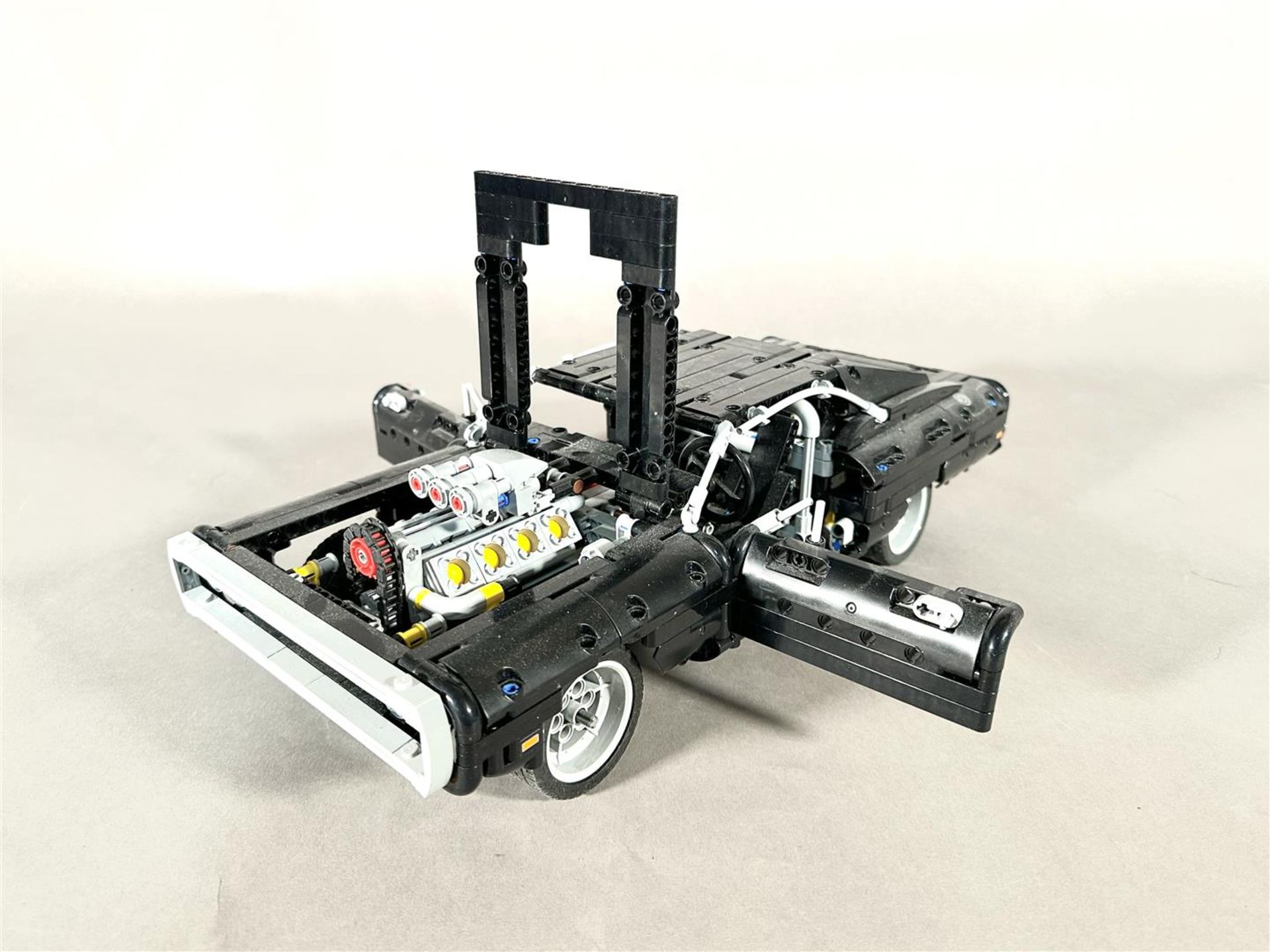 LEGO - Technic 42111 - Fast & Furious - Dom's Dodge Charger - Bild 4 aus 9