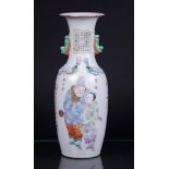 A porcelain 'Wu Shuang Pu' baluster vase, marked Xianfeng. China, 19/20th century.
H. 31,5 cm.