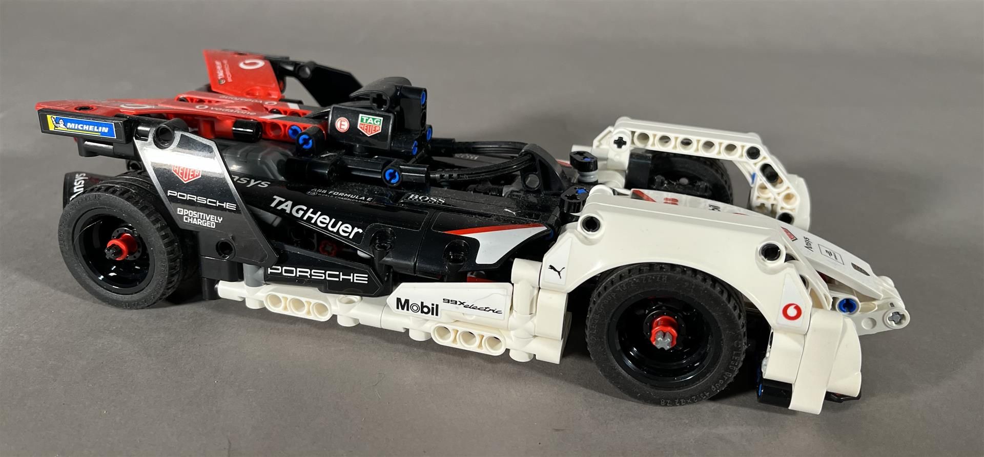 LEGO Technic Formula E Porsche 99X Electric - 42137 - Bild 4 aus 4