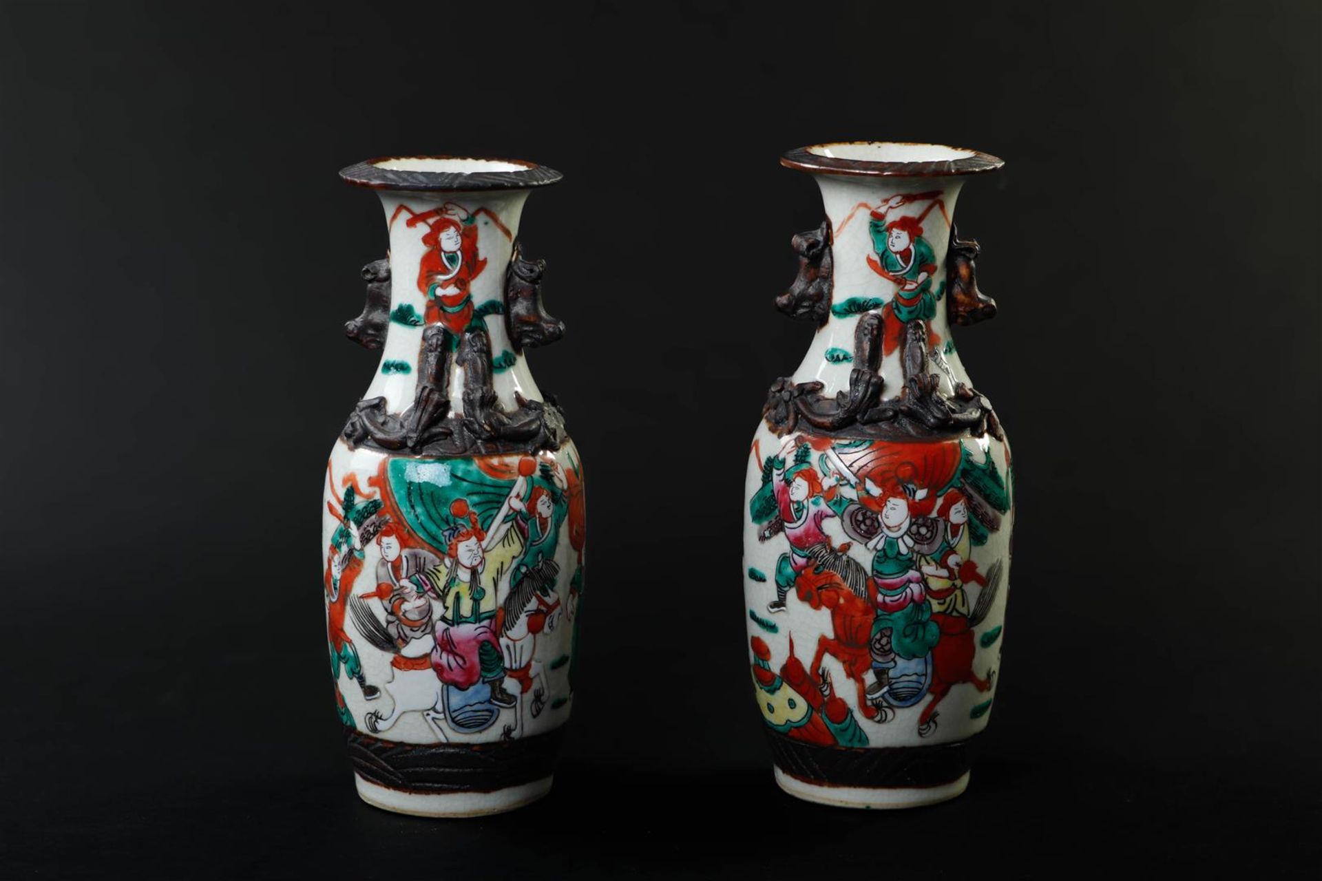 A pair of Nanking earthenware vases decorated with various figures. China, 19th century.
H. 25 cm. - Image 3 of 6