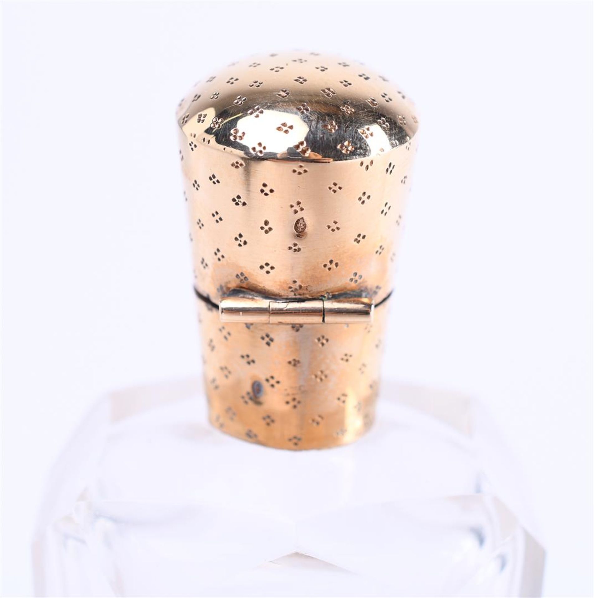 14 kt. Perfume bottle with travel case. Perfume bottle is made of glass and 14kt gold cap. Travel ca - Image 5 of 5