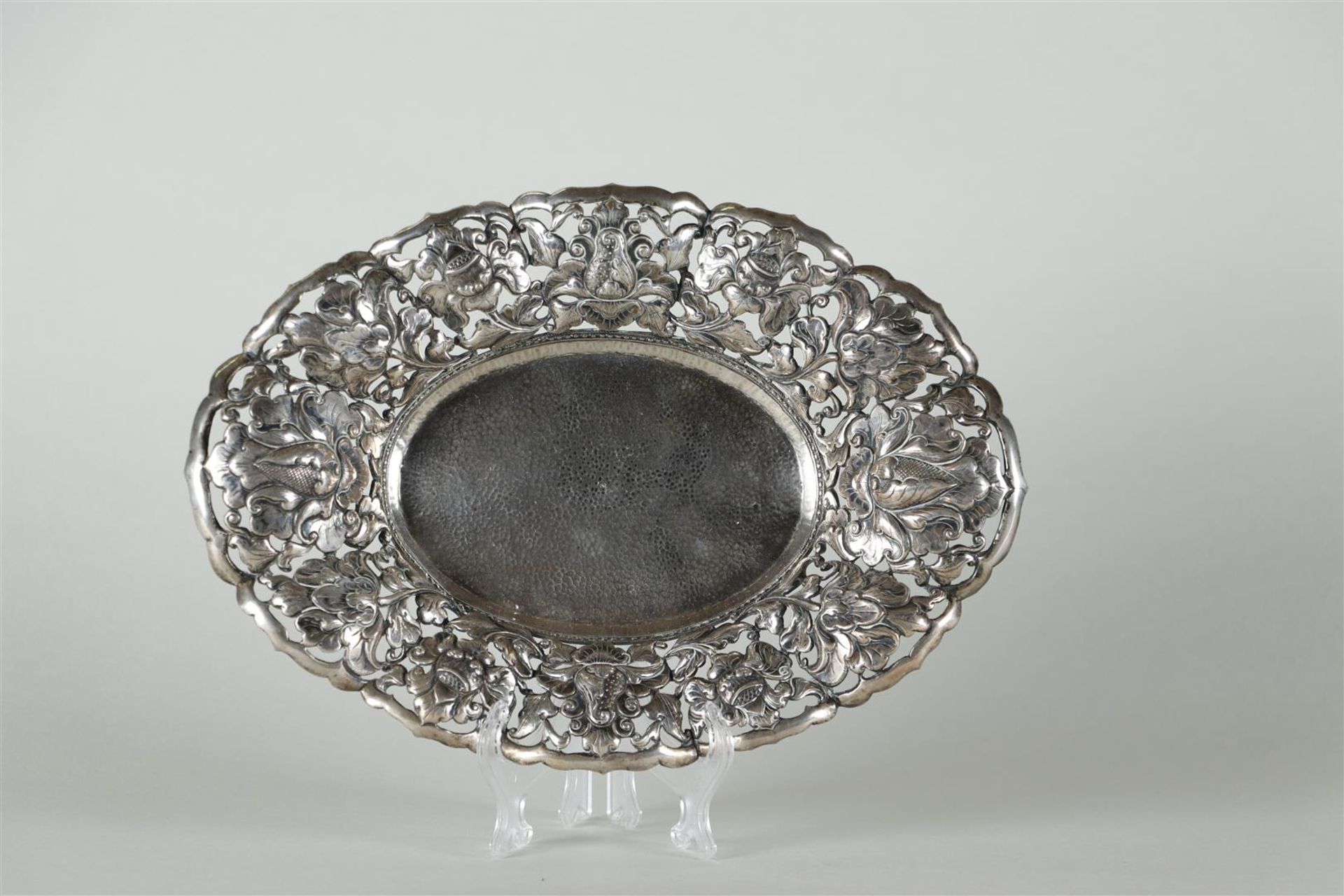 Silver bowl. Presumably 19th century after an older example.
Diam.: 8 cm. - Bild 3 aus 5