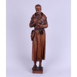 An oak sculpture of a pilgrim.
H.: 58 cm.