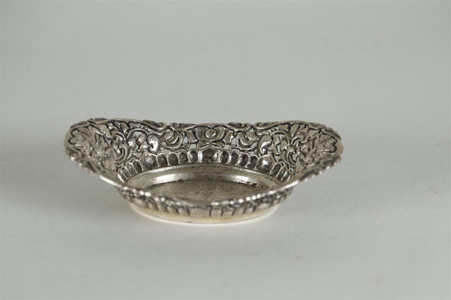 Silver bowl. Presumably 19th century after an older example.
Diam.: 8 cm. - Bild 5 aus 5