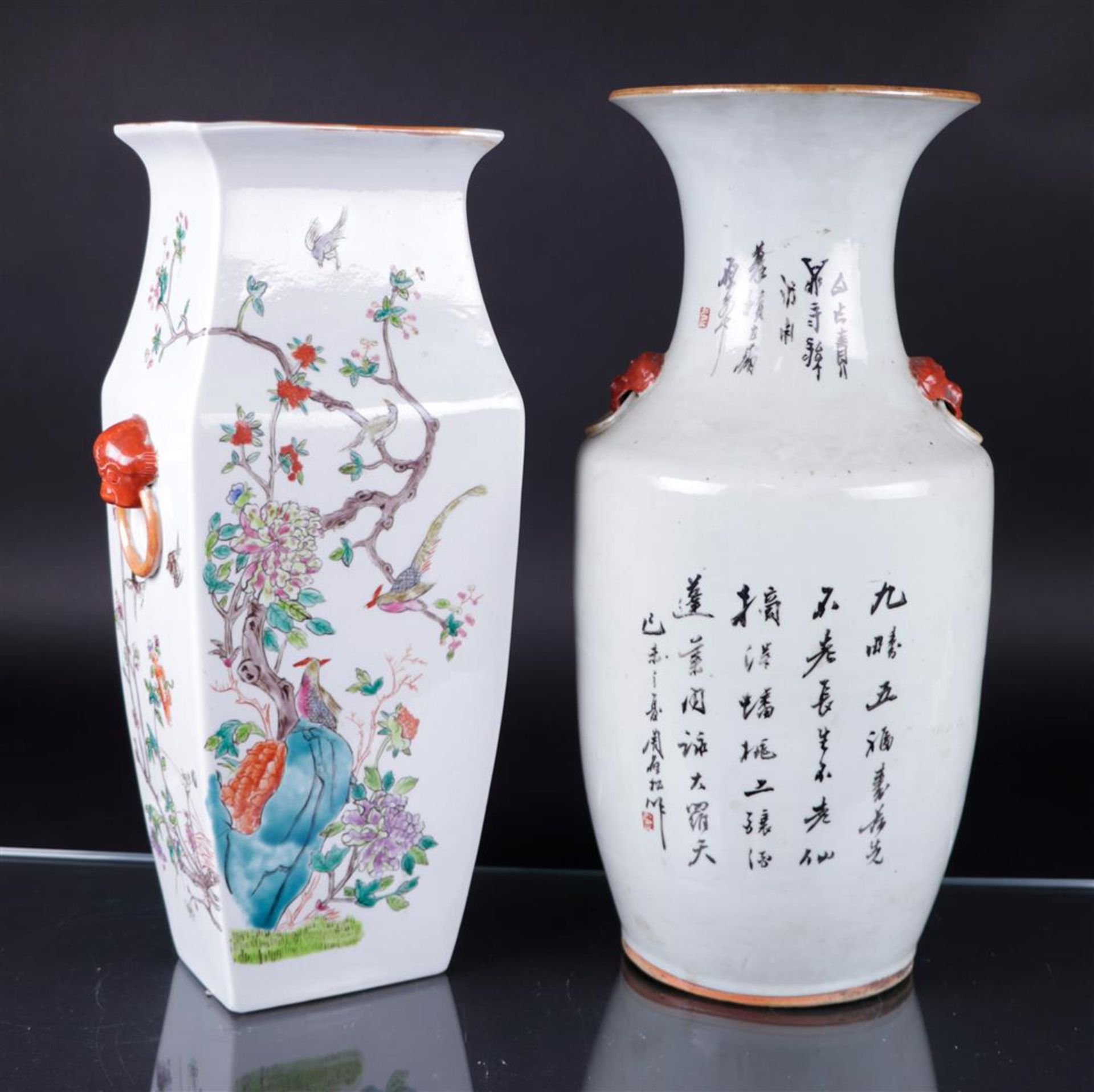 A lot of two porcelain vases with floral decor. China, early 20th century.
H. 43 cm. - Image 2 of 3