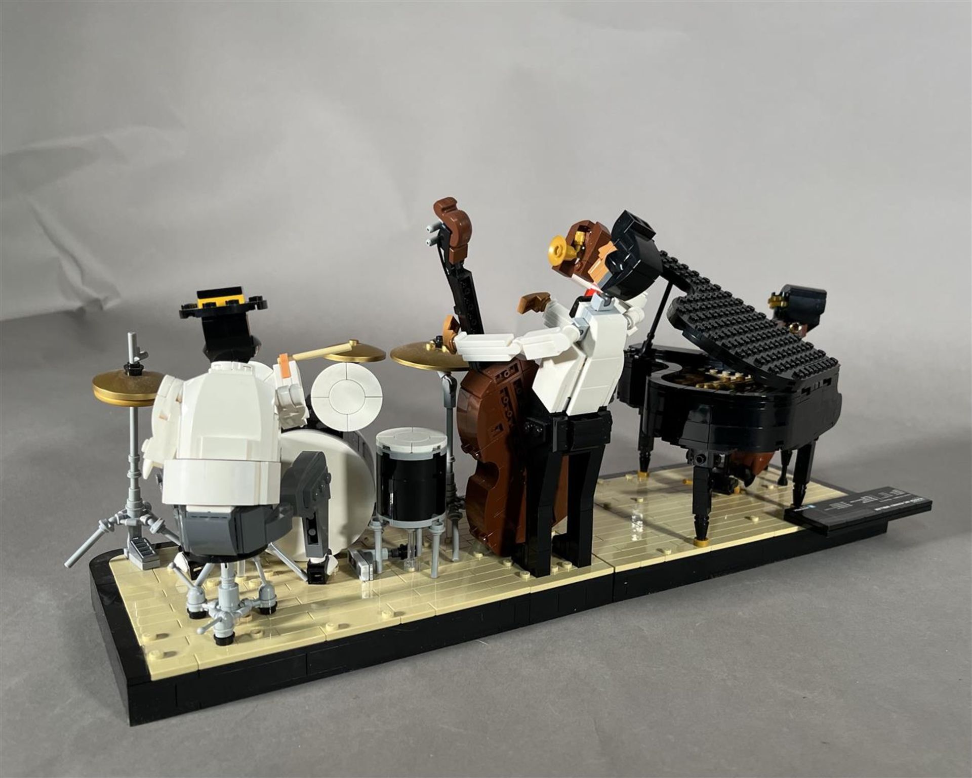 LEGO Ideas 21334 - Jazz Quartet - Image 2 of 6