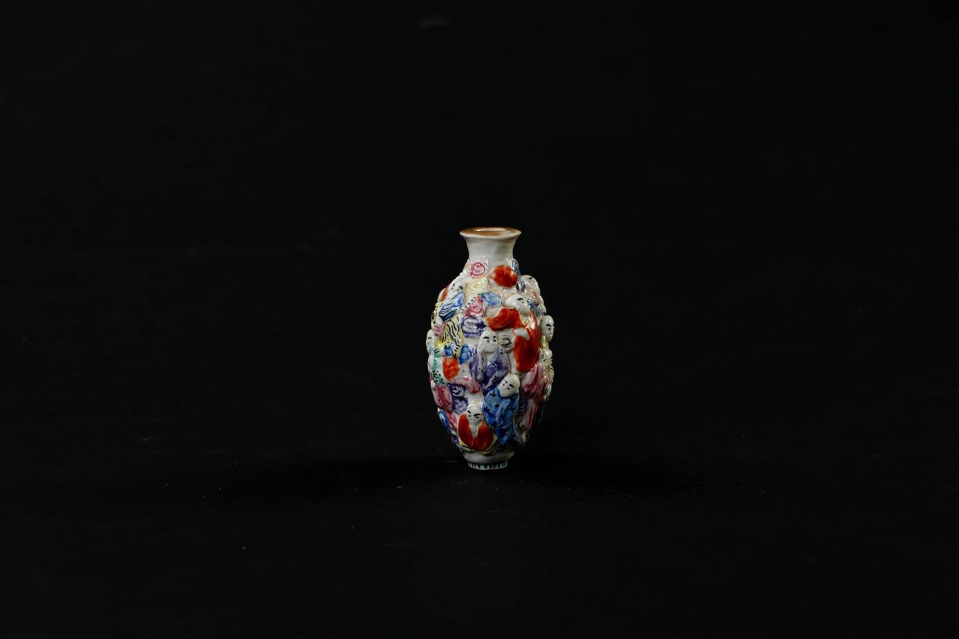 A porcelain snuff bottle famille rose / polychrome relief decor philosophers, bottom four-mark Qianl - Image 2 of 6