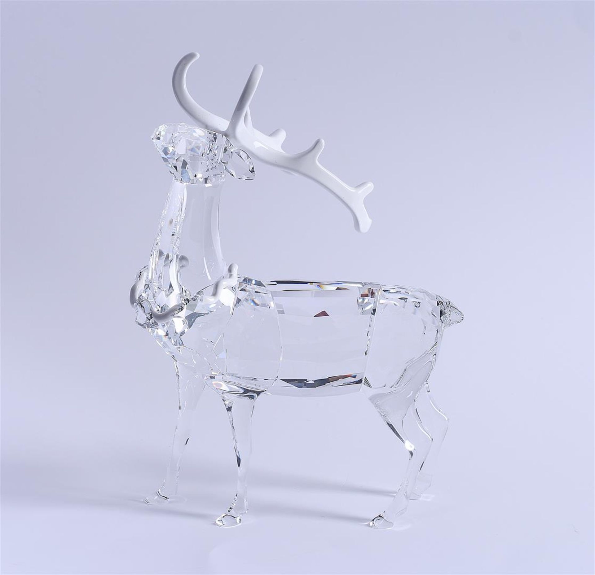 Swarovski, Christmas deer, year of issue 2019, 1133076. Includes original box.
10,5 x 14,8 cm. - Image 2 of 8