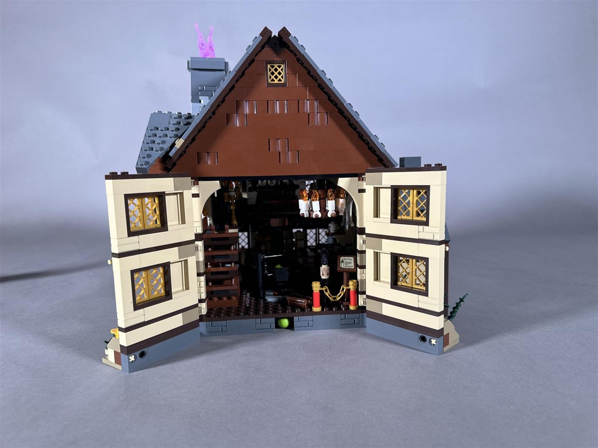 Lego Ideas. Disney Hocus Pocus: the Sanderson sisters' house Halloween Set - 21341 - Bild 6 aus 9