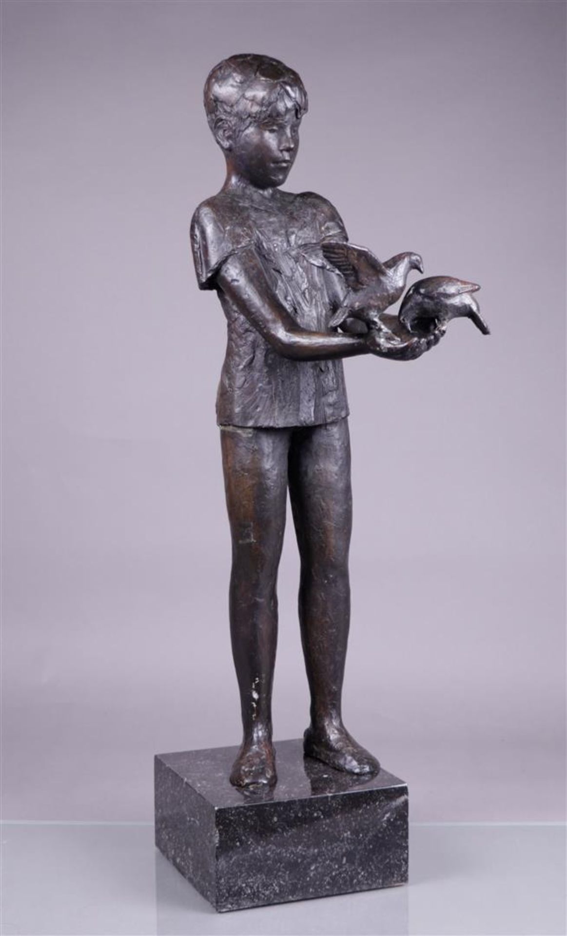 Ineke Roelfzema (Groningen 1950 - 2015), Feeding the pigeons, bronze. signed
H.: 75 cm.