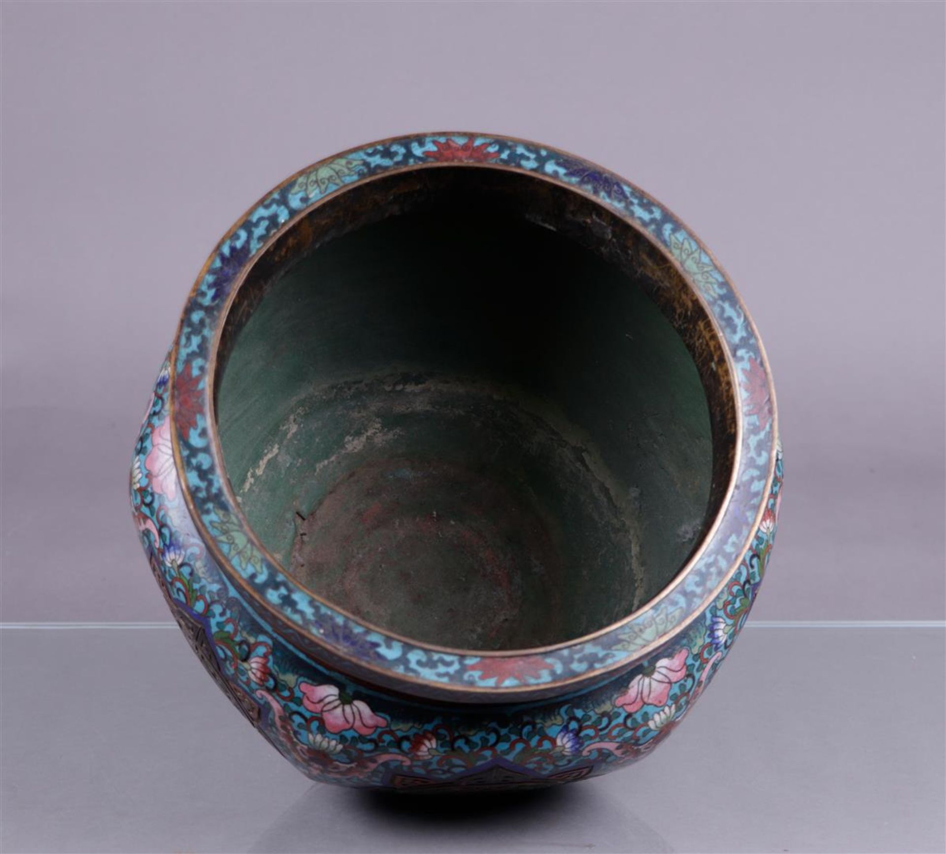 A cloisonnŽ jardiniere. China, 18/19th century. - Image 3 of 5