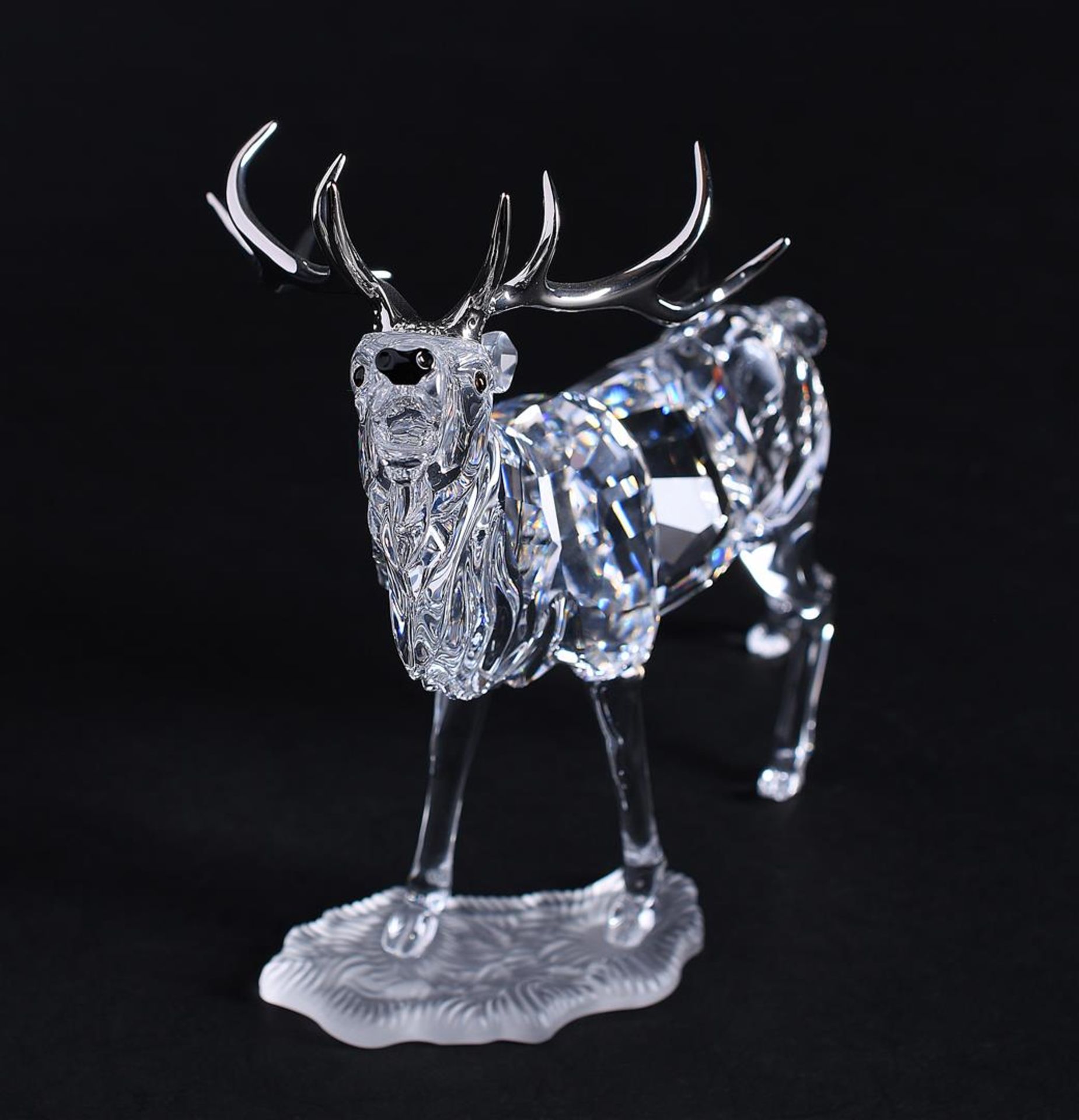 Swarovski, Deer Buck, Year of issue 2002,291431. Includes original box and glass shoe.
17,8 x 13,9 c - Image 2 of 4