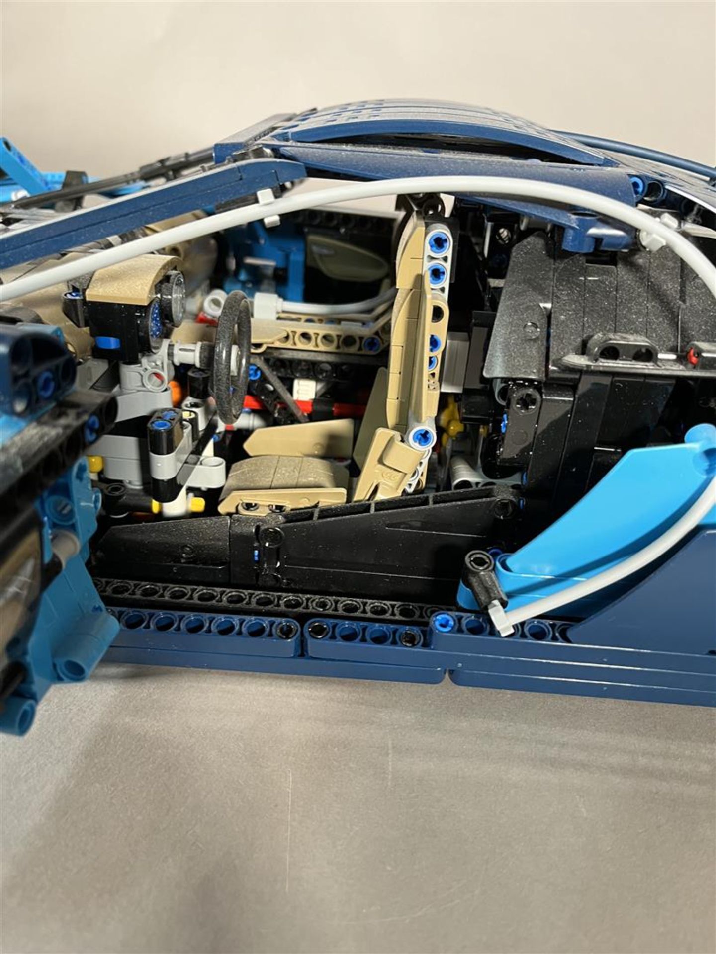 Lego - Technic - 42083 - Car Bugatti Chiron. 2000-present. - Image 7 of 7