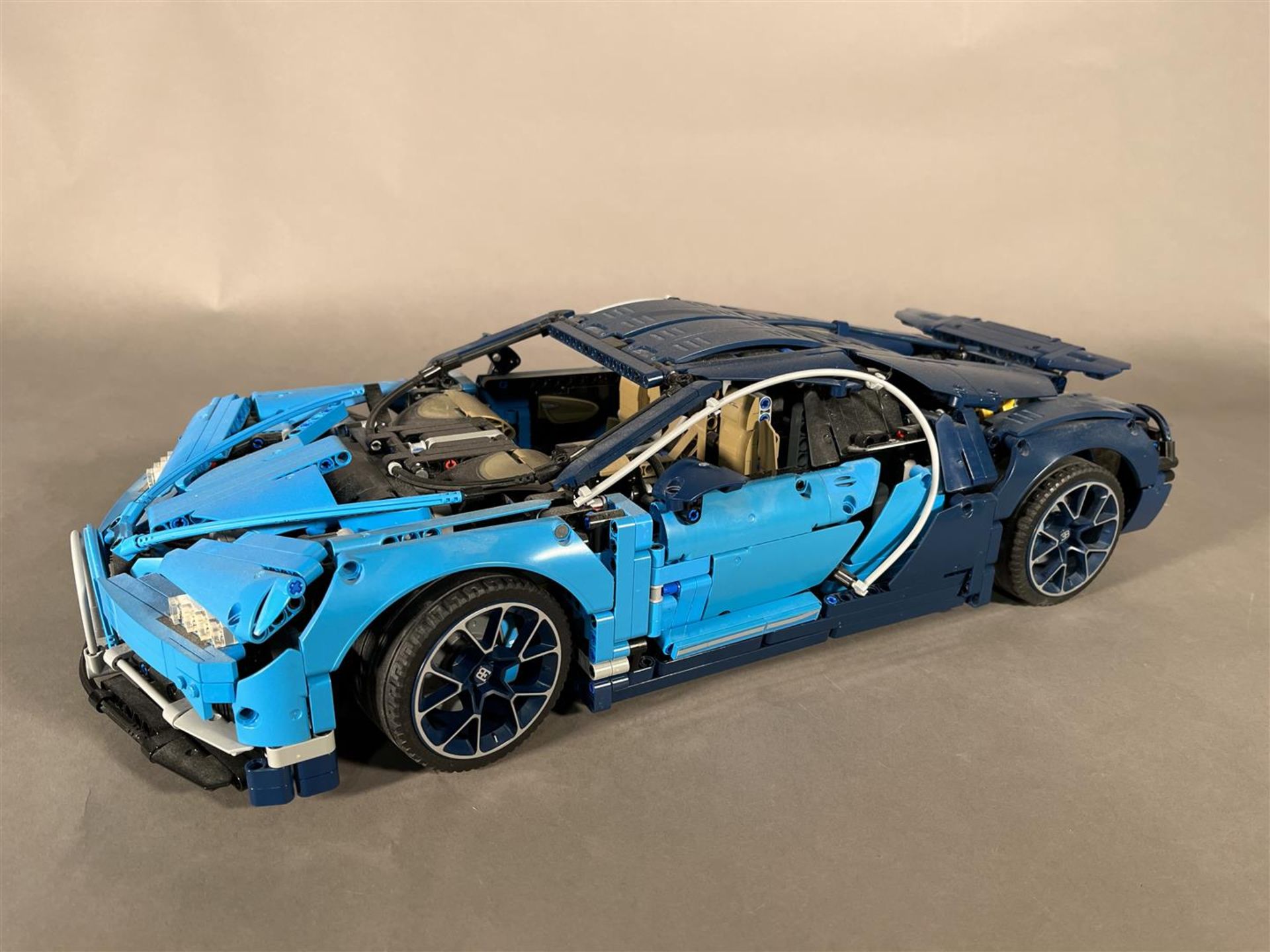 Lego - Technic - 42083 - Car Bugatti Chiron. 2000-present.