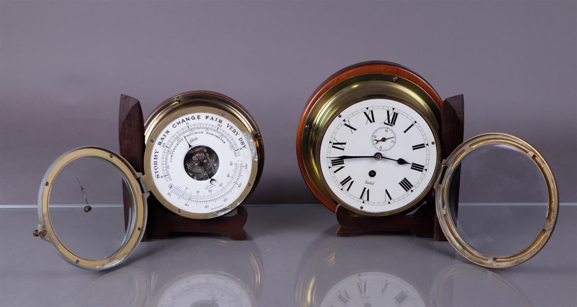 A lot consisting of a ship's clock and barometer. England, 20th century. - Bild 8 aus 8