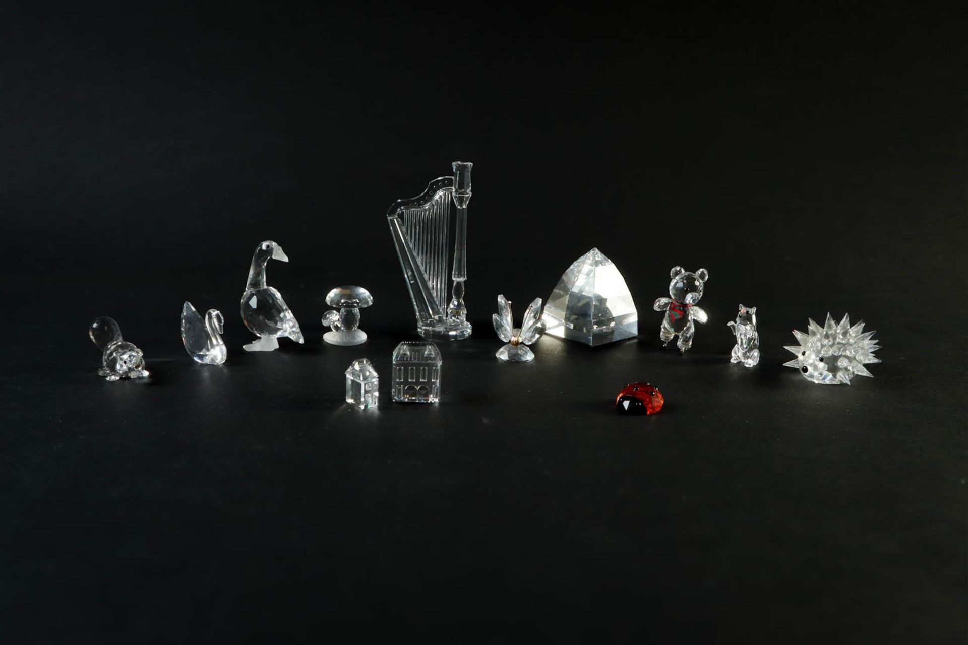 Swarovski, lot of various figures and objects. In box.