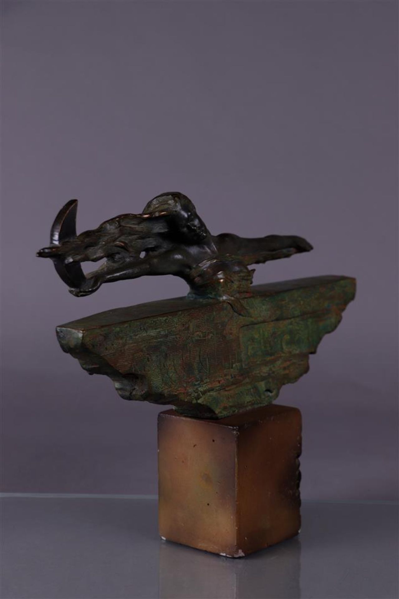 A bronze statue depicting the Night, signed 'Milo', 20th century.
29 x 35 cm. - Image 5 of 7