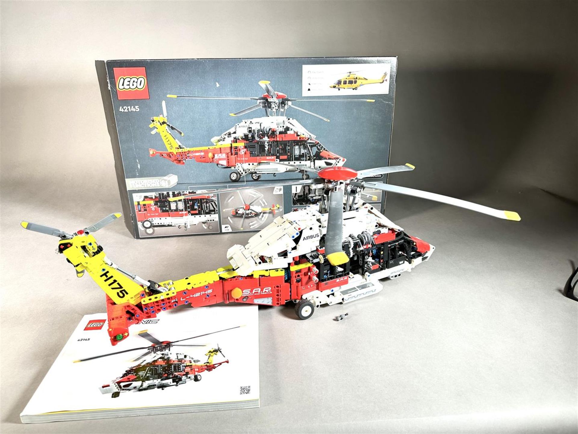 Lego - Technic - 42145 - Helicopter Exclusive Airbus H175 Rescue Helicopter - 2000-present