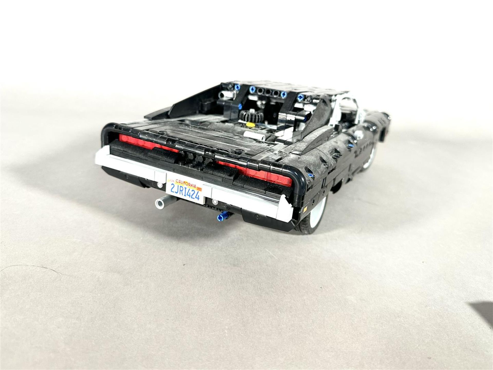 LEGO - Technic 42111 - Fast & Furious - Dom's Dodge Charger - Bild 8 aus 9