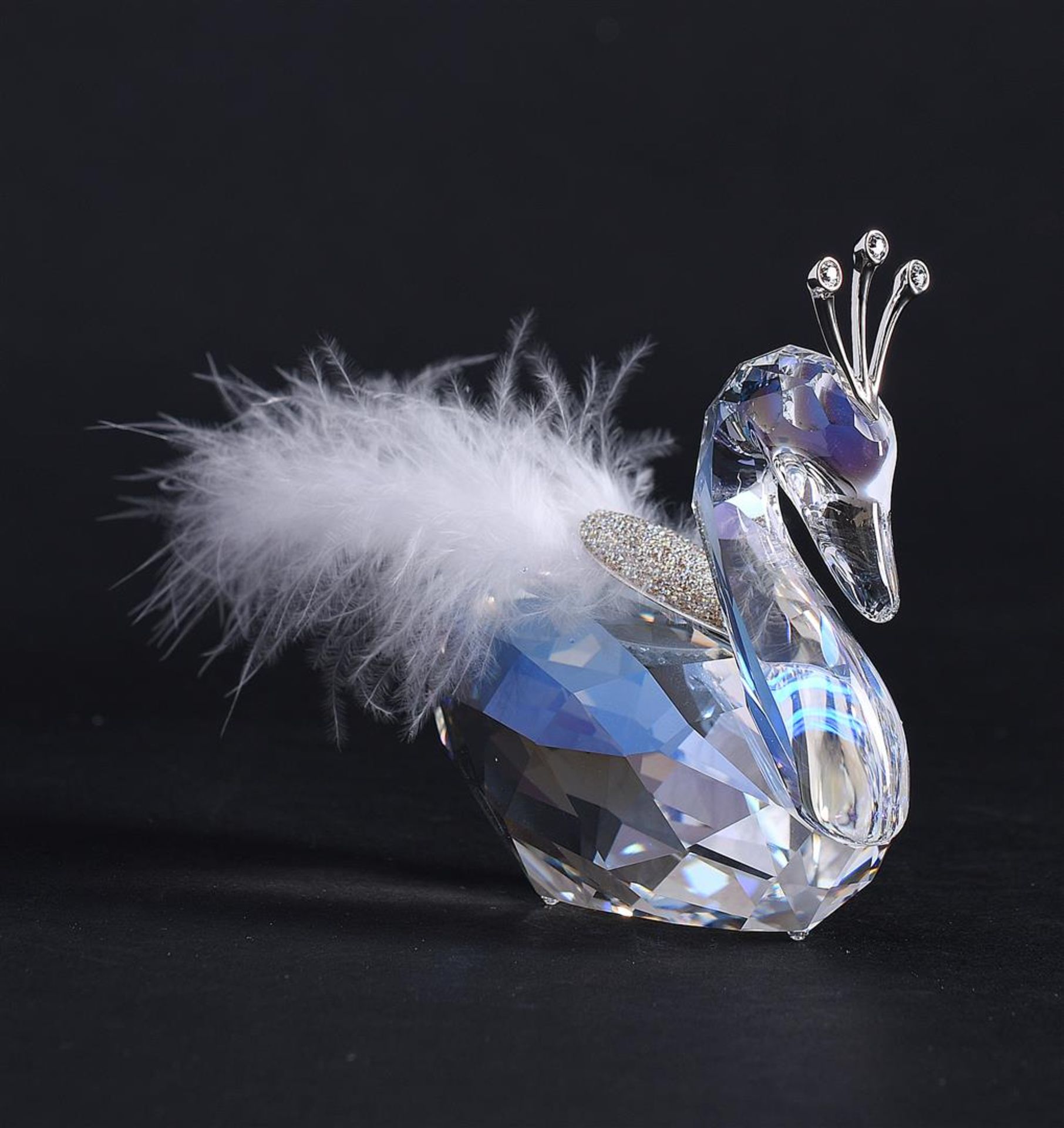 Swarovski,winter swan Year of publication 2010, 1054571. Includes original box and glass shoe.
H. 8, - Image 2 of 4