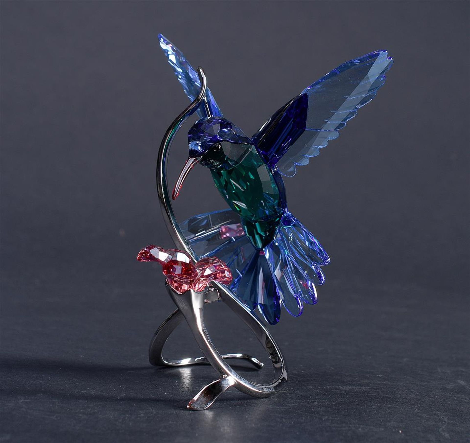 Swarovski,hummingbird, Year of release 2013, 1188779 . Includes original box.
10,6 x 12,7 x 16 cm. - Image 2 of 7