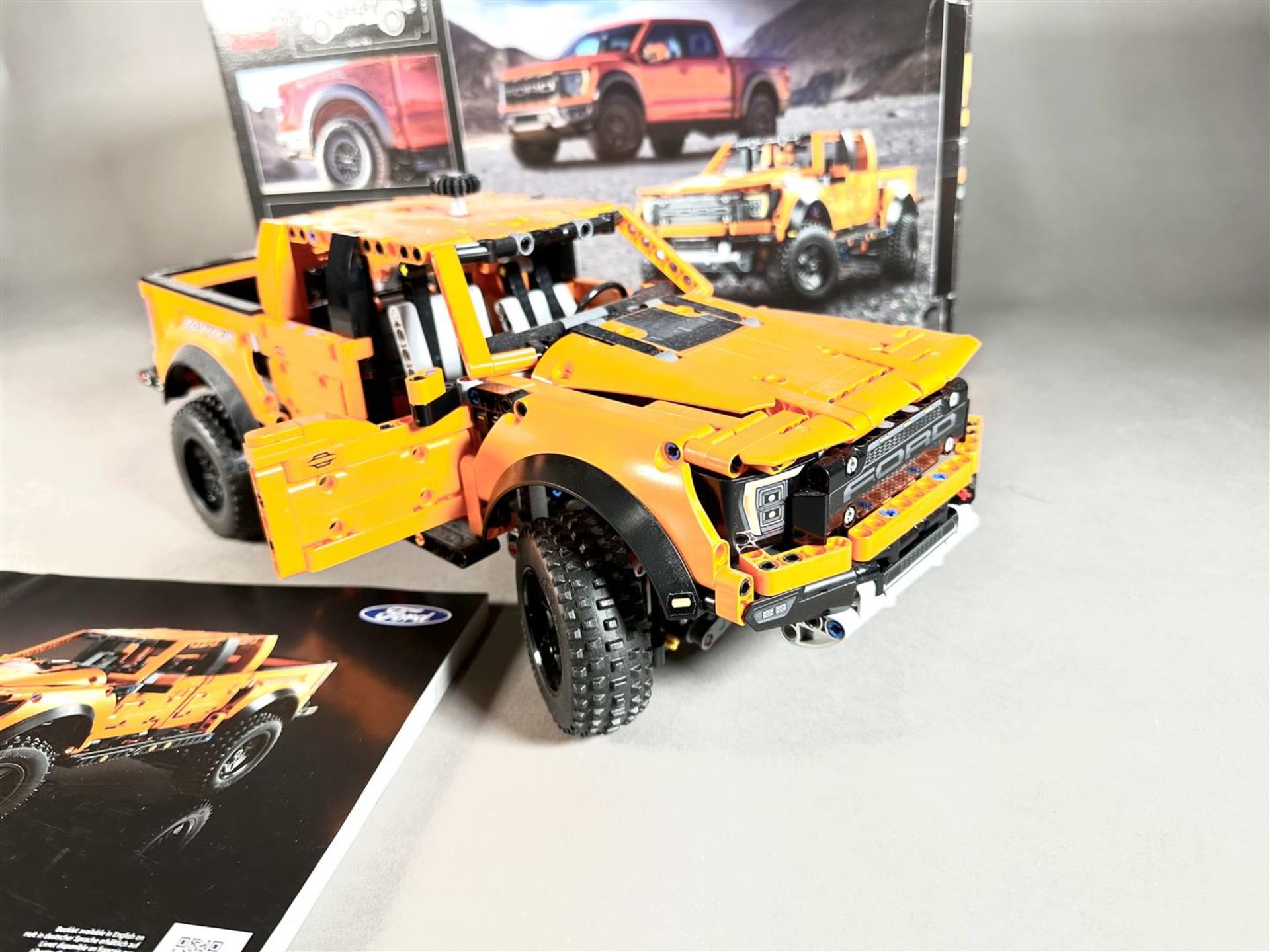 LEGO Technic Ford F-150 Raptor - 42126 - Bild 3 aus 3