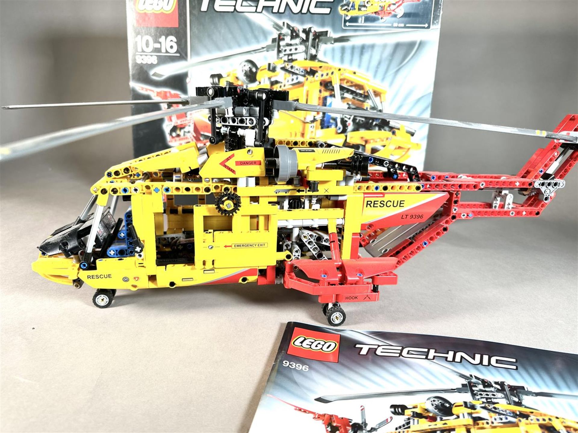 Lego - Technic - 9396 - Rescue Helicopter - Image 2 of 3