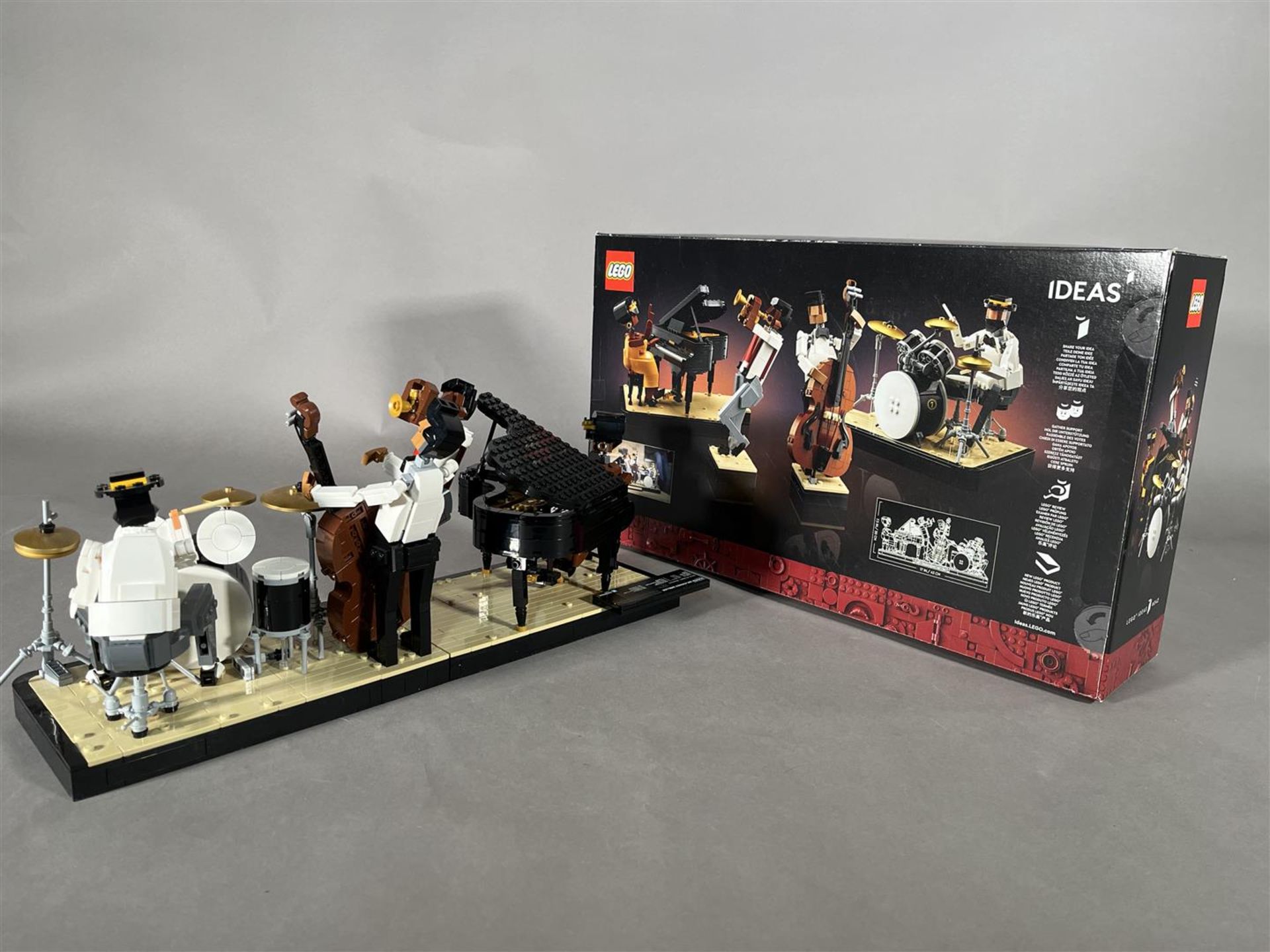 LEGO Ideas 21334 - Jazz Quartet - Image 3 of 6