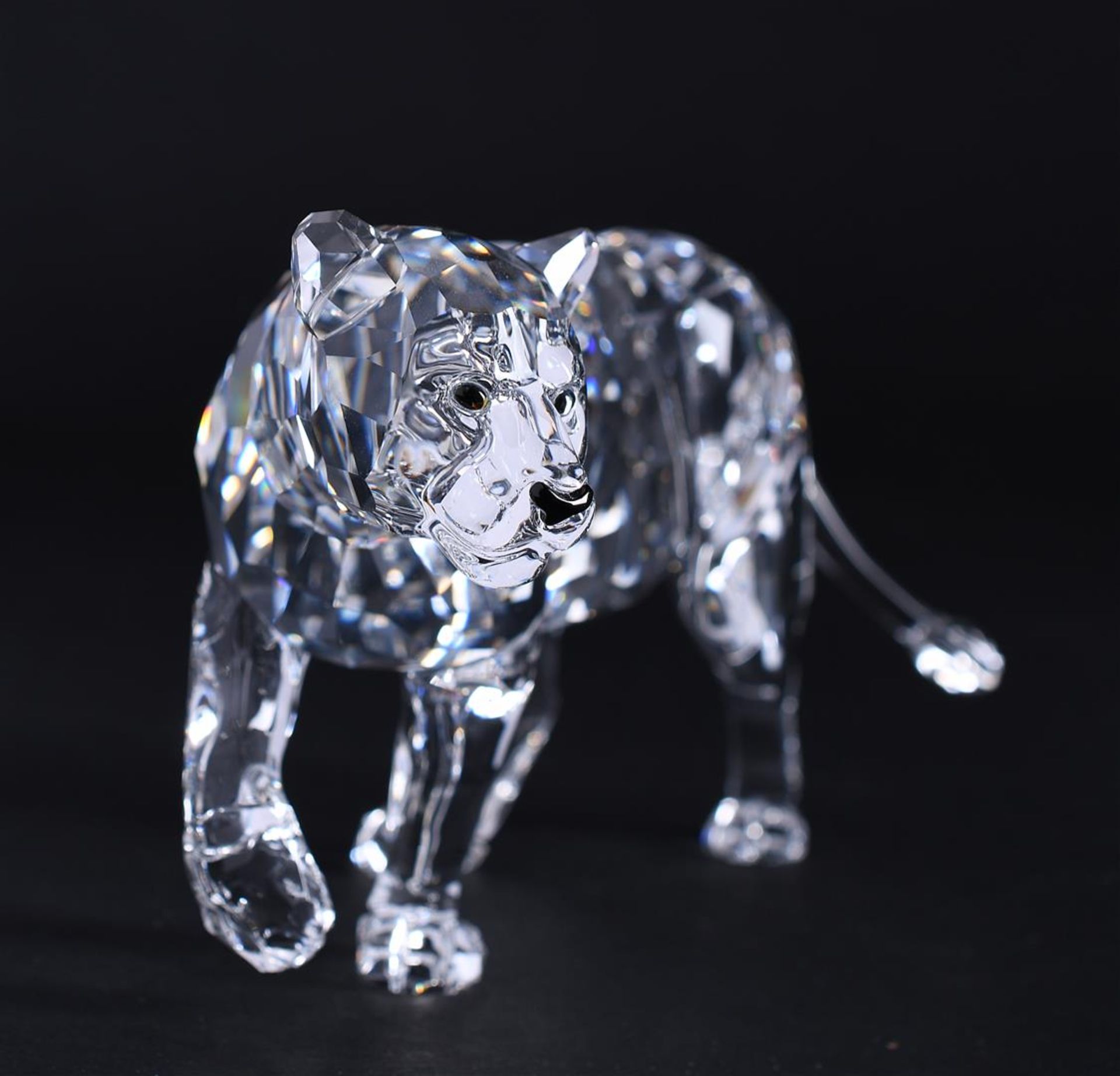 Swarovski, mother lion, year of issue 2013, 1194085. Includes original box.
15,2 x 7,9 cm. - Image 2 of 5