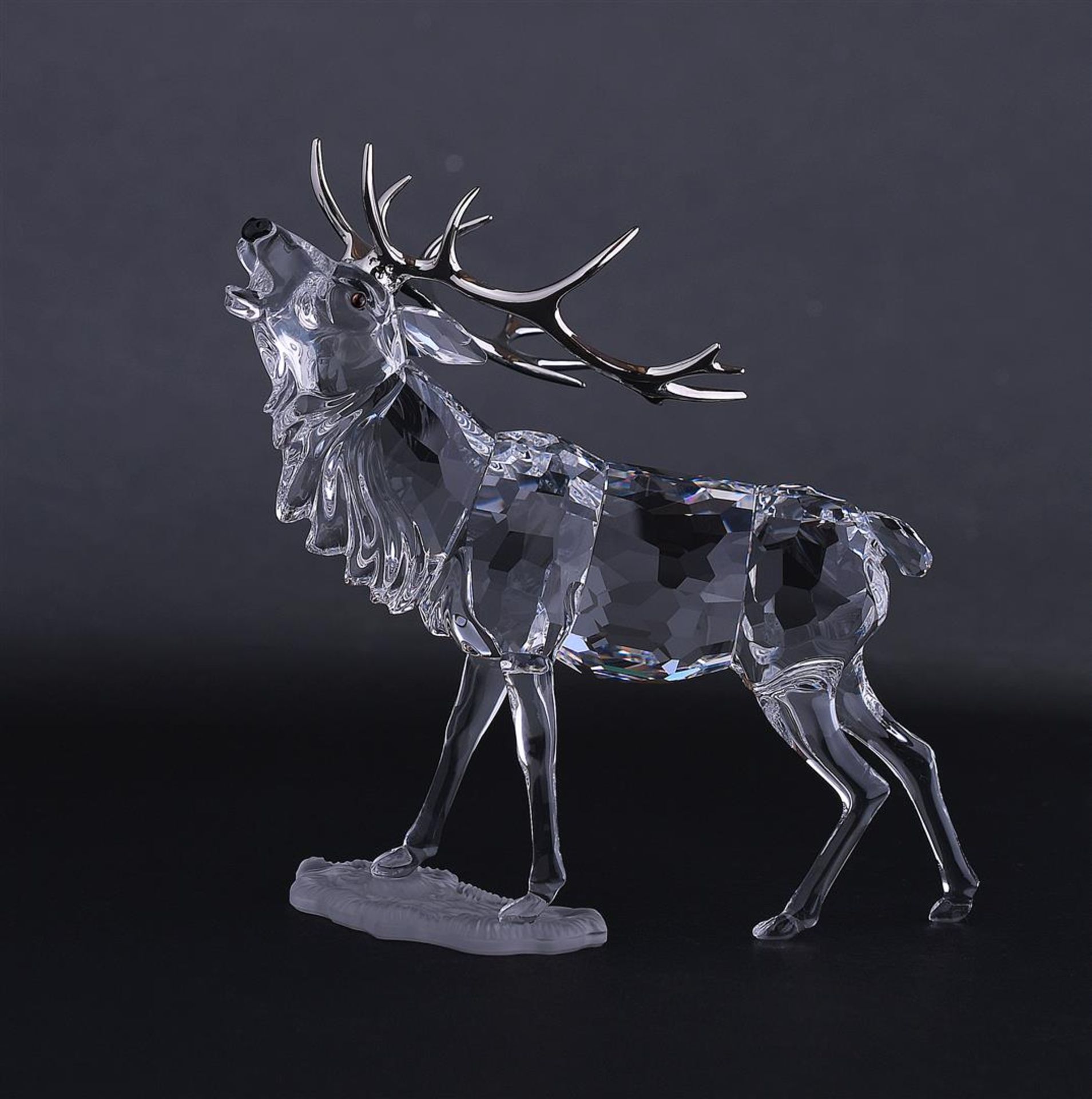 Swarovski, Deer Buck, Year of issue 2002,291431. Includes original box and glass shoe.
17,8 x 13,9 c