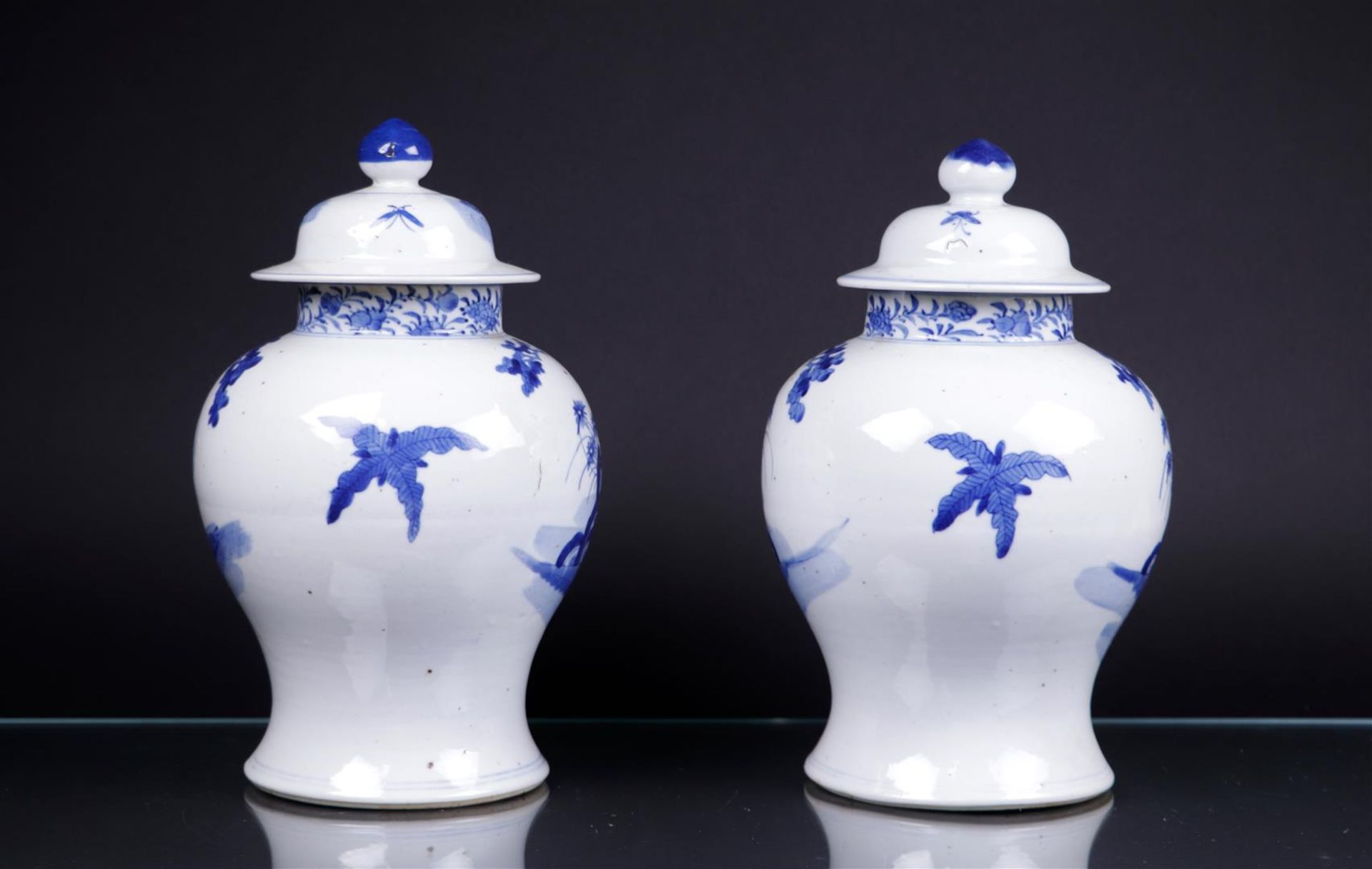 Two porcelain cupboard vases with frosted and crazy decor. China, 19th century.
H. 31 cm. - Image 3 of 6
