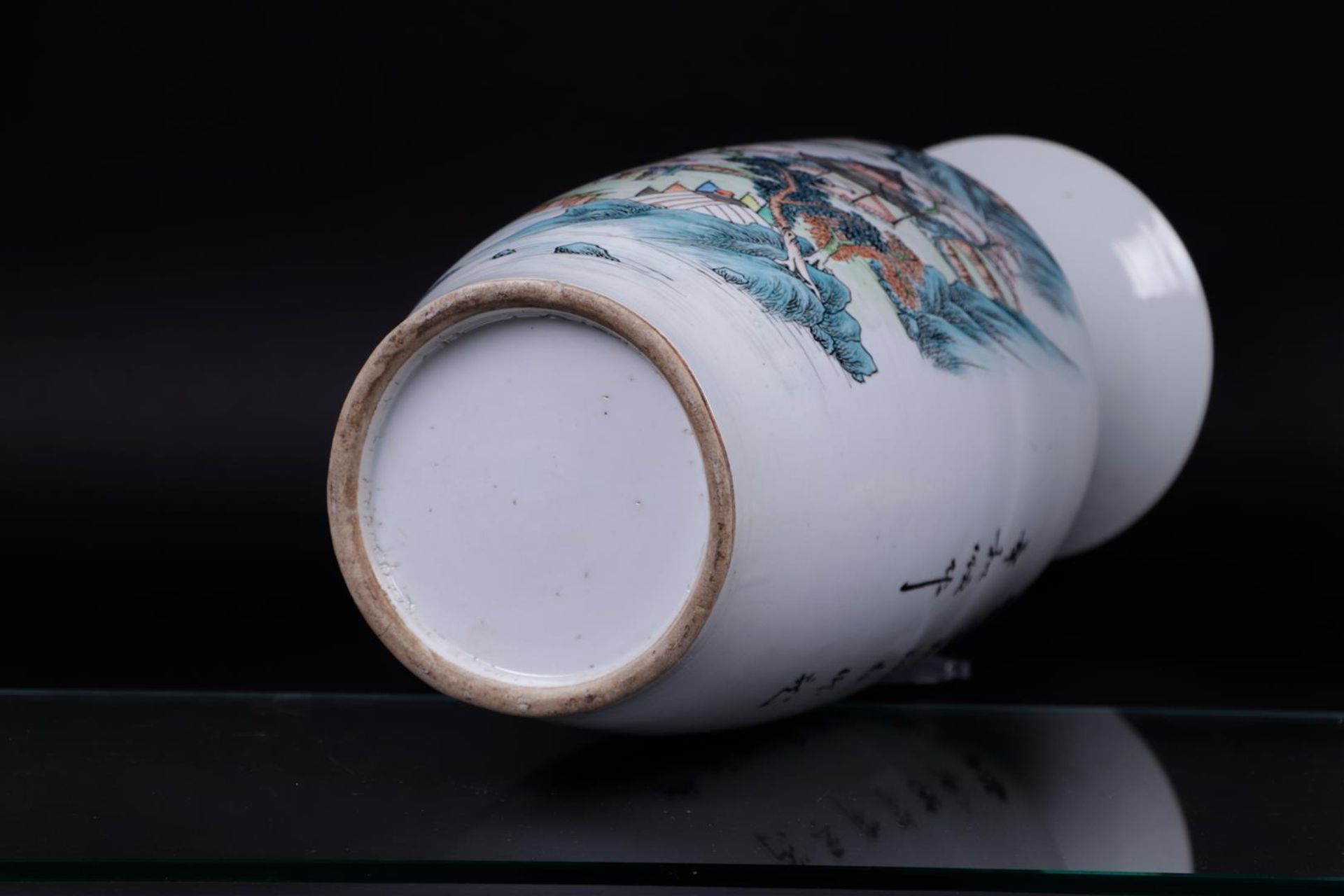 A large porcelain baluster vase with landscape decor and characters on the reverse. China, 19th cent - Image 5 of 5