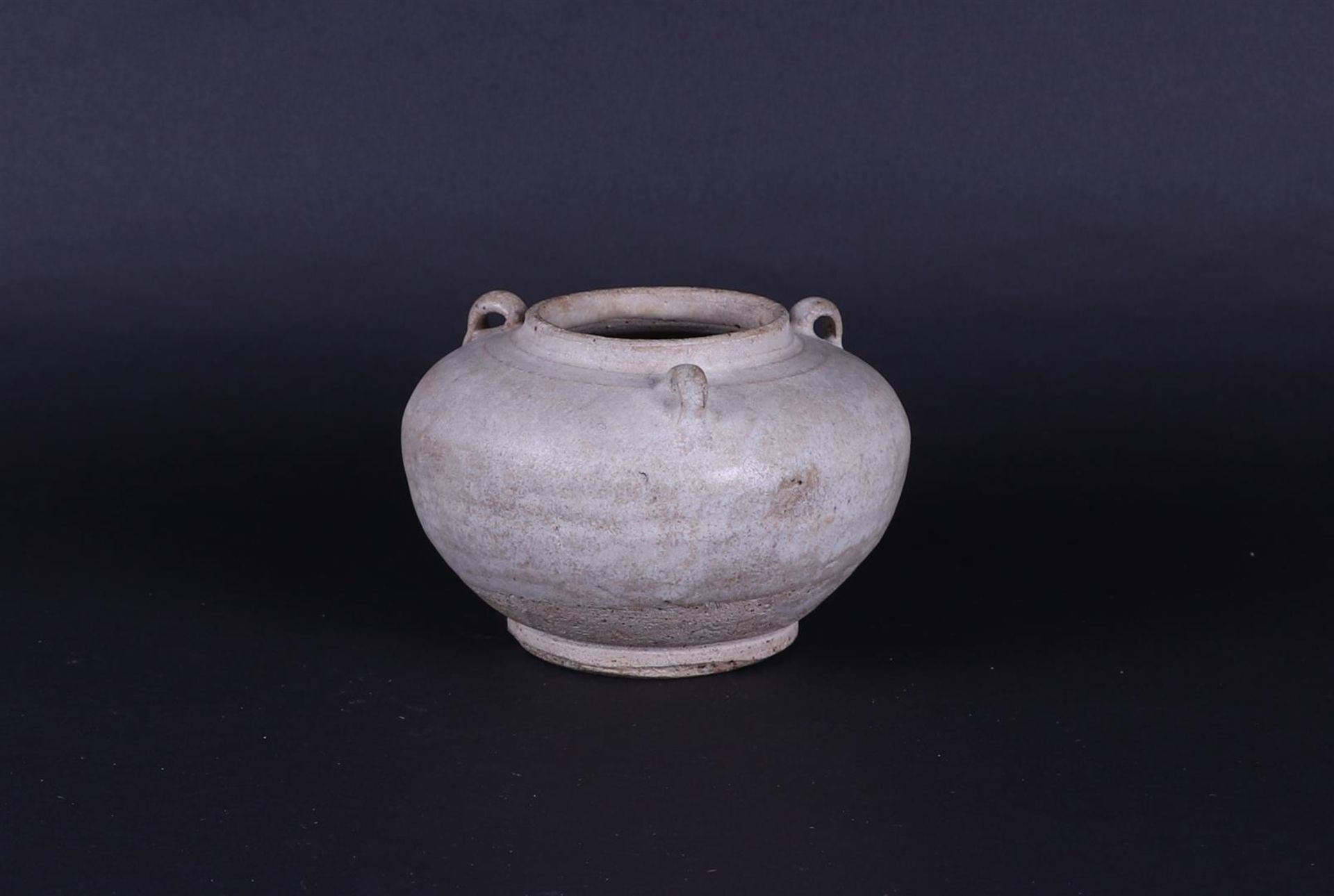 A stoneware storage jar with three looped ears. China, early Ming.
Diam. 13 cm. H 9 cm.