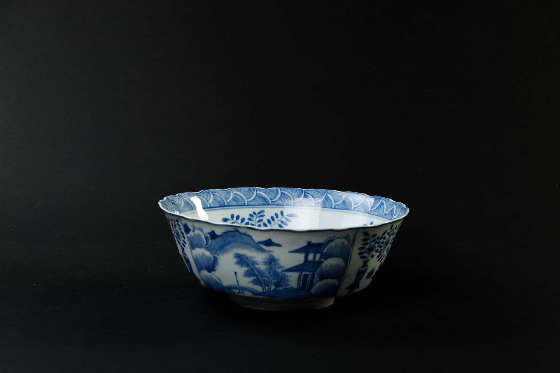 A large porcelain bowl decorated with landscapes and antiques, marked Kangxi. (glued). - Image 4 of 6