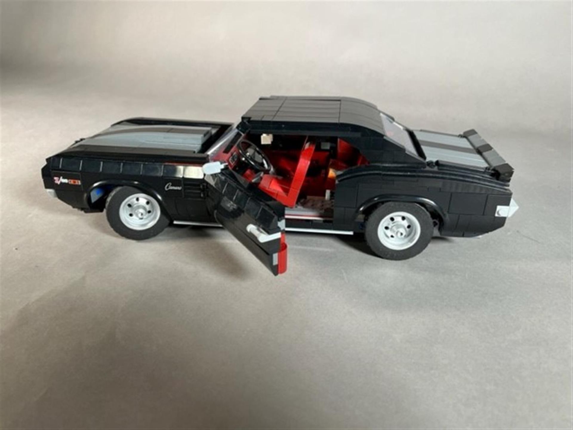 Lego Icons Chevrolet Camaro Z28 Classic Model Car - 10304 - Bild 3 aus 6