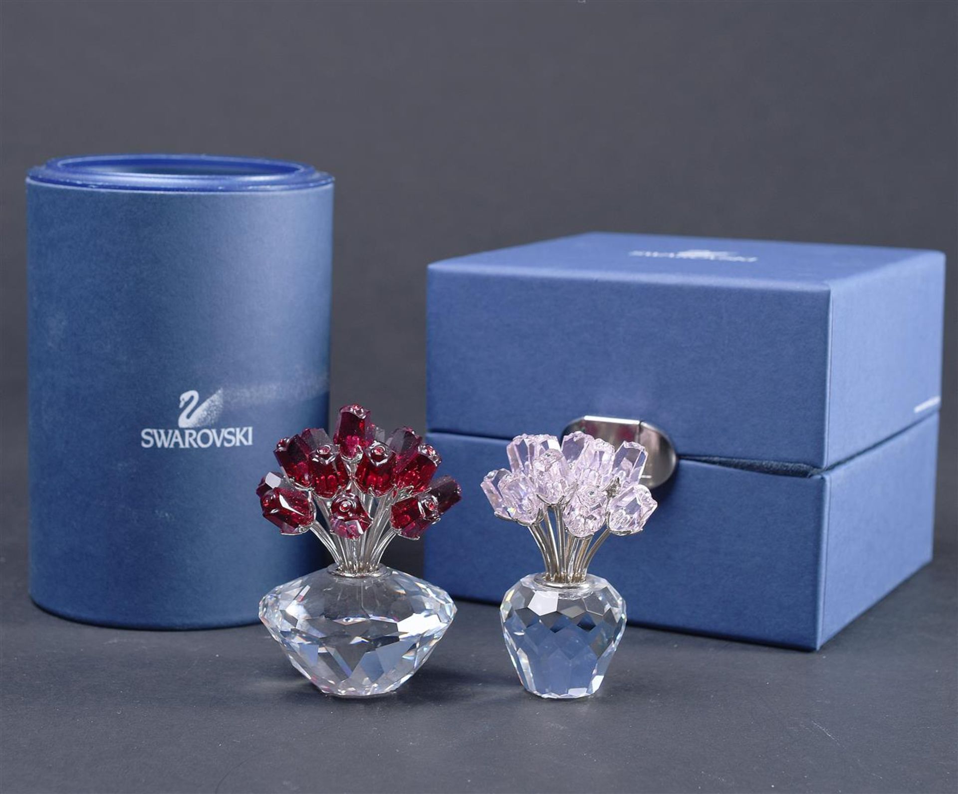 Swarovski, two vases with roses, 283394 & 928343. In original. - Bild 3 aus 3