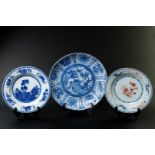 A lot of two porcelain shots and a Kraak dish. China, Wanli and 18th century.