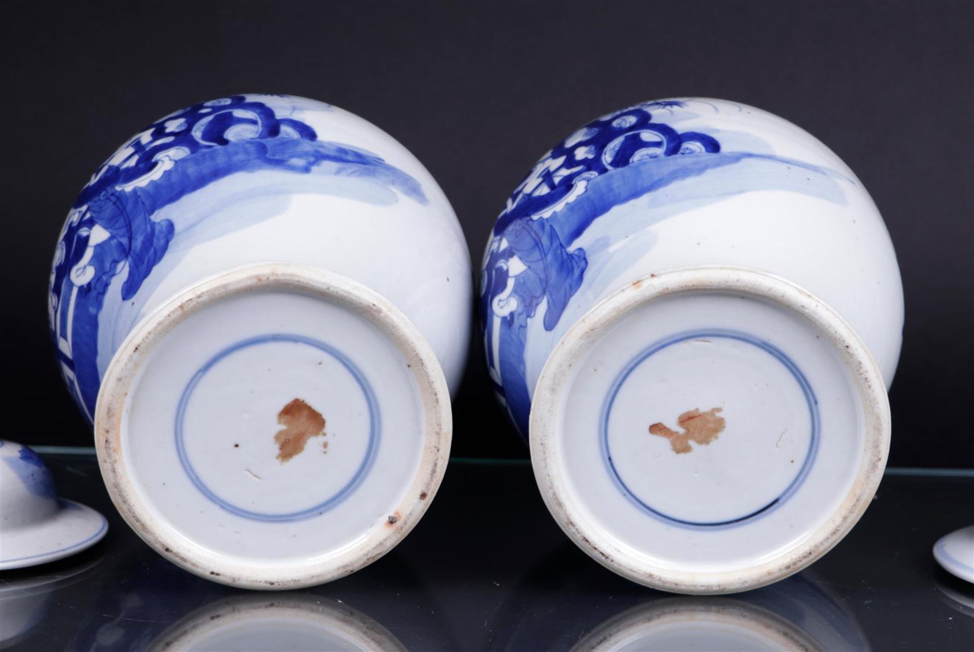 Two porcelain cupboard vases with frosted and crazy decor. China, 19th century.
H. 31 cm. - Image 6 of 6